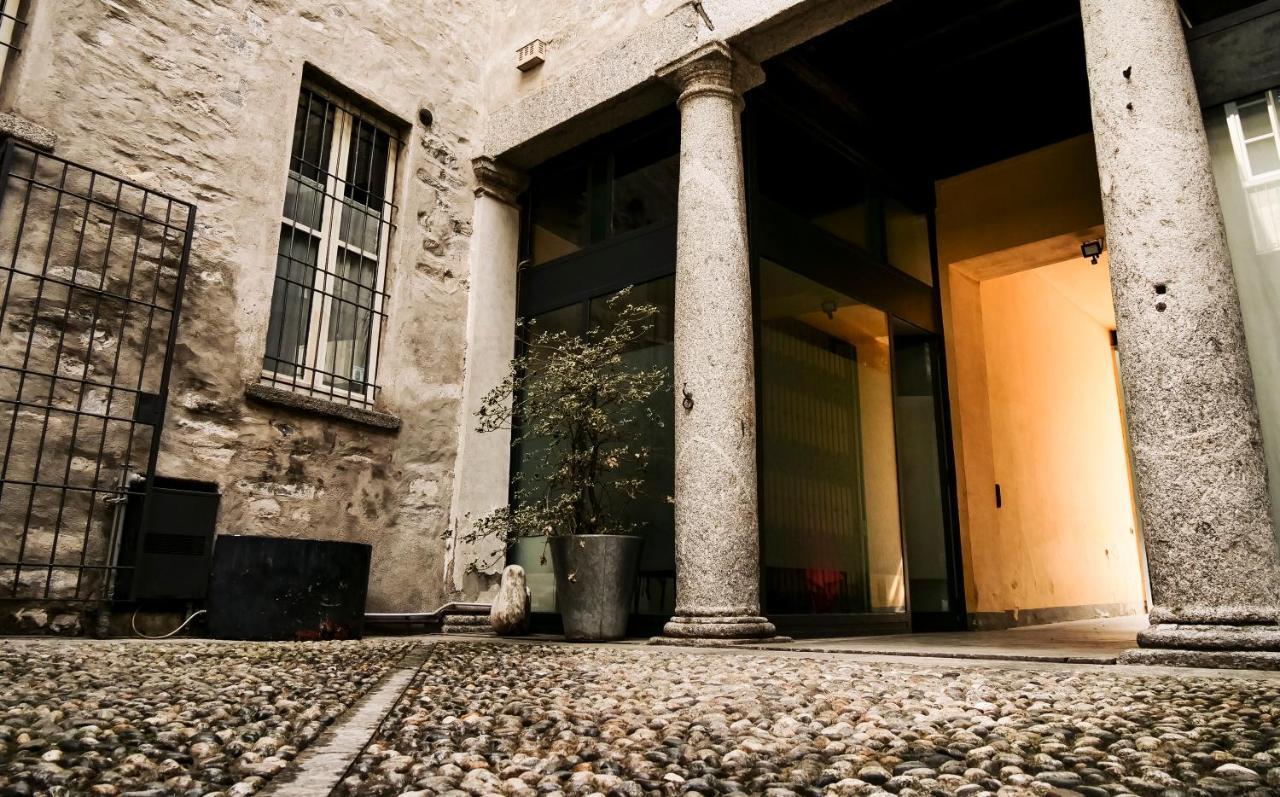 Casa Del Pittore - Elegante Appartamento Del 1200 - Centro Storico Como Exterior photo