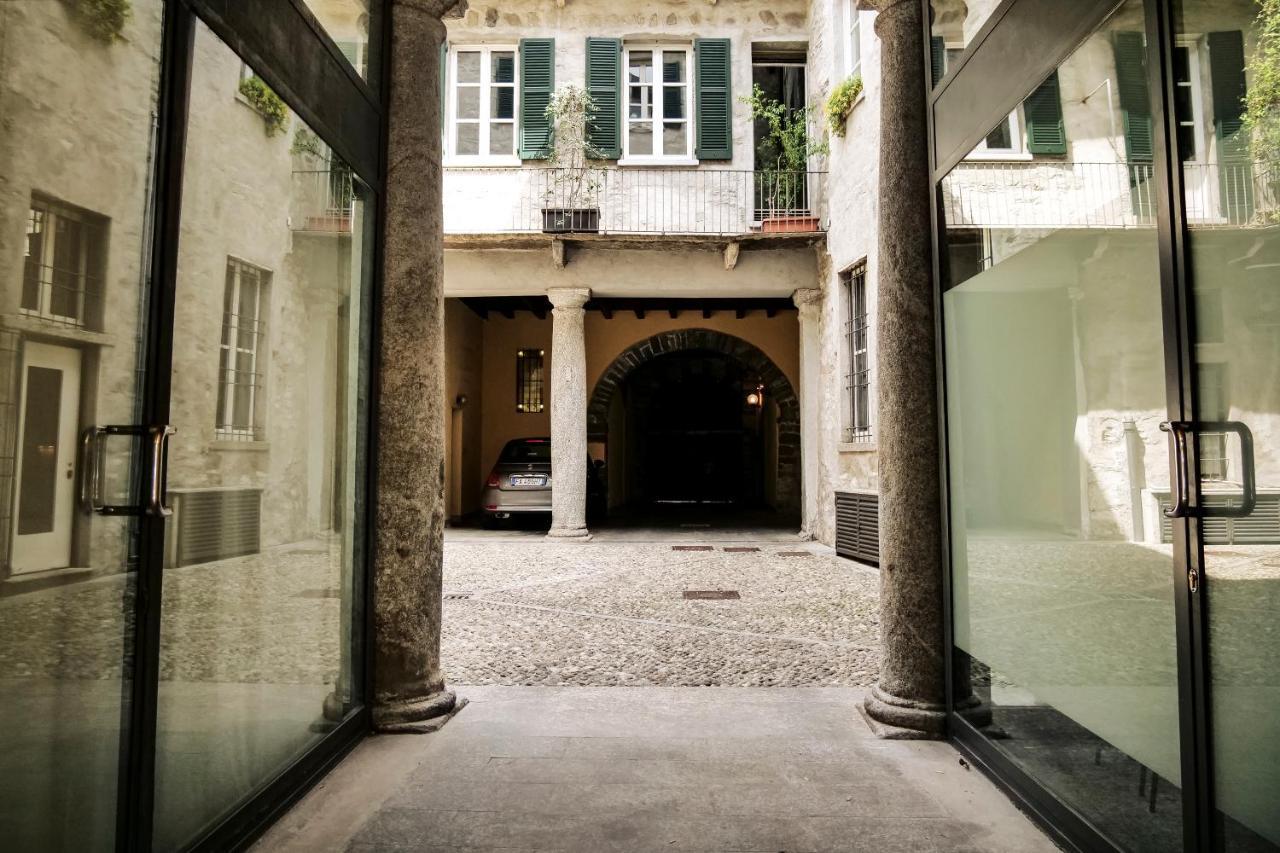Casa Del Pittore - Elegante Appartamento Del 1200 - Centro Storico Como Exterior photo